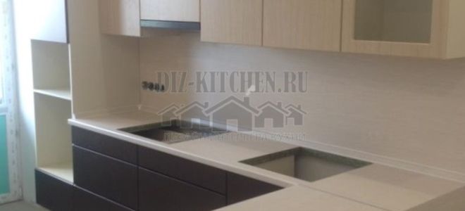 Современная кухня 10 кв. м с полуостровом, под дерево
