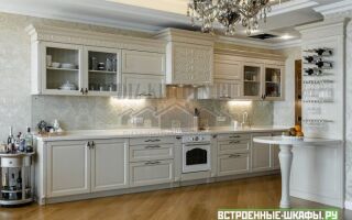 Классическая белая кухня с многофункциональным буфетом