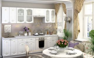 Белая бюджетная кухня Шарлиз в стиле рококо