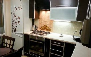 Современная кухня 8 кв.м с уютной обеденной зоной