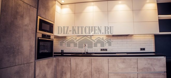 Бело-серая кухня с контрастными фасадами в стиле лофт, с барной стойкой