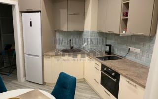 Современная 8-угольная кухня нестандартной планировки на 9 кв. м