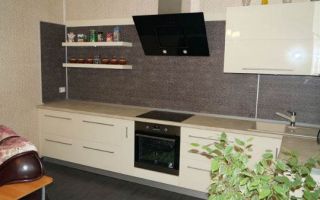 Современная белая кухня без верха
