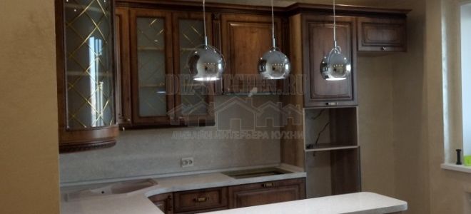 Классическая кухня с радиусными секциями и полуостровом на площади 25 кв. м