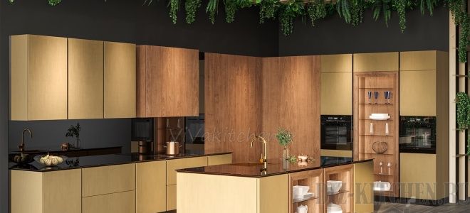 Современная коричневая кухня с островом в загородном доме