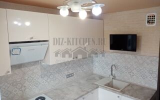 Современная угловая кухня бежевых оттенков на площади 9 м<sup>2</sup>
