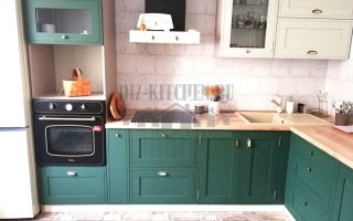 Зеленая кухня Шейкер площадью 9.5 кв. м с матовыми фасадами