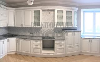 Белая неоклассическая кухня в загородном доме