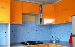 Оранжевая угловая кухня 7,5 кв.м