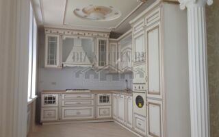 Итальянская кухня Афина Оро из массива ясеня на площади 20 м<sup>2</sup>