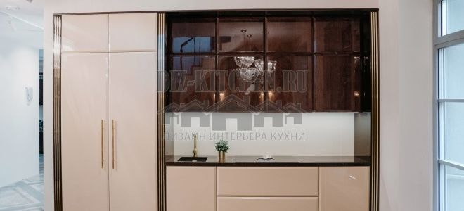 Пастельная кухня в стиле арт-деко, с фасадами из экзотической породы дерева