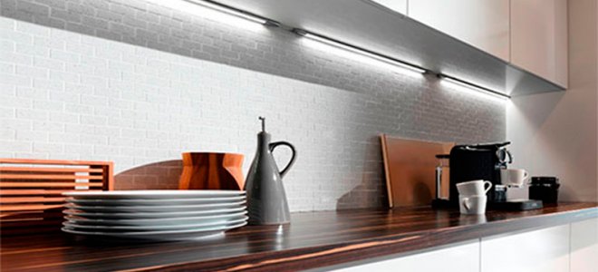 💡Светодиодная подсветка для кухни рабочей зоны: правила установки и подключения