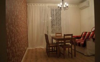 Дизайн белой прямой кухни-столовой 17 м<sup>2</sup>
