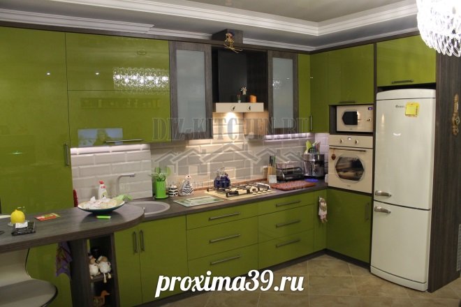 Деревянная столешница и каменная мойка